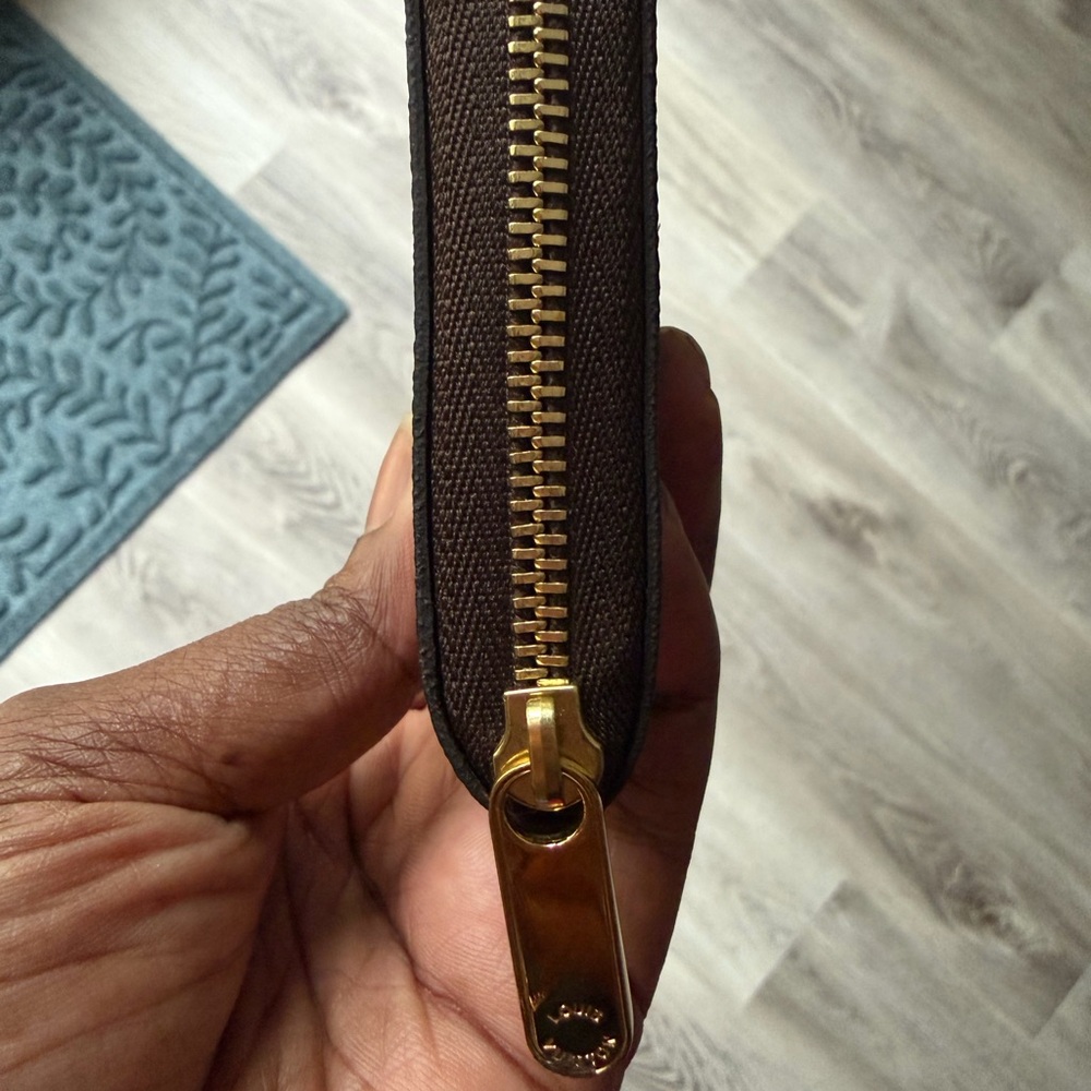 Louis Vuitton Brown Monogram Zip Card & Key Pouch - Picture 4 of 11